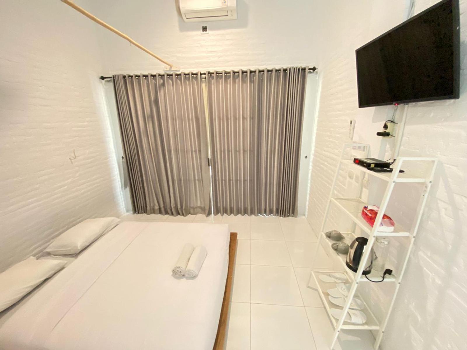 Pasir Putih Resort & Resto Maluk Bagian luar foto