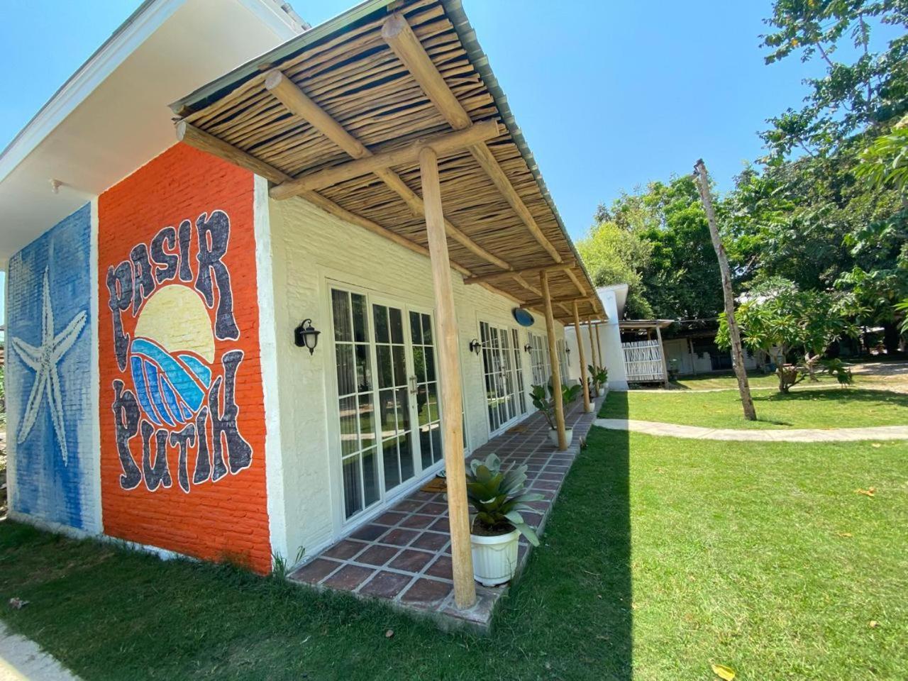 Pasir Putih Resort & Resto Maluk Bagian luar foto