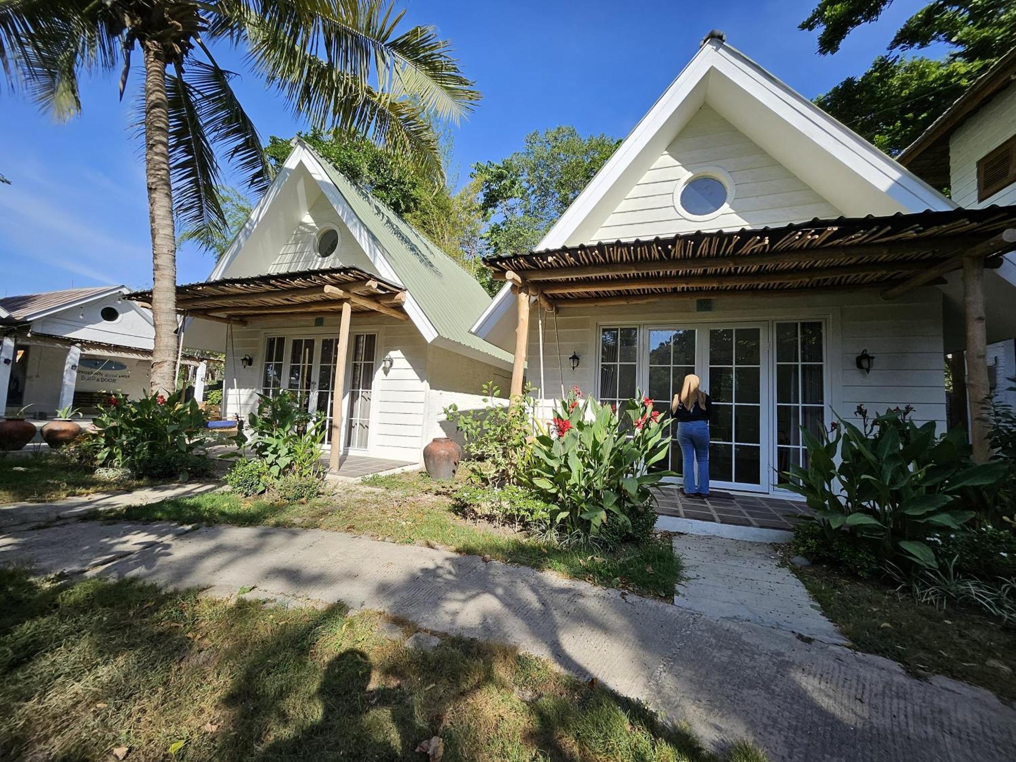 Pasir Putih Resort & Resto Maluk Bagian luar foto