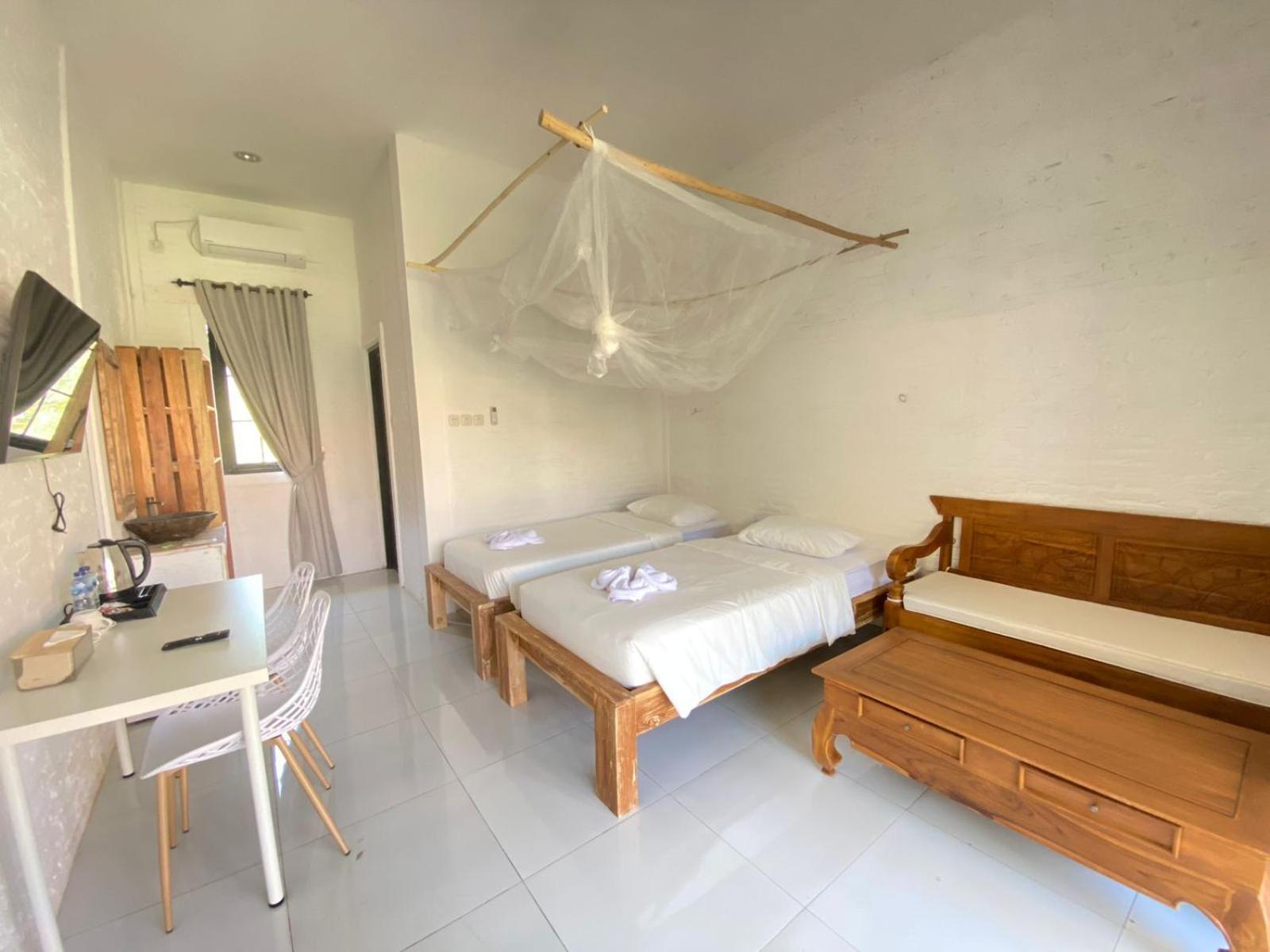 Pasir Putih Resort & Resto Maluk Bagian luar foto