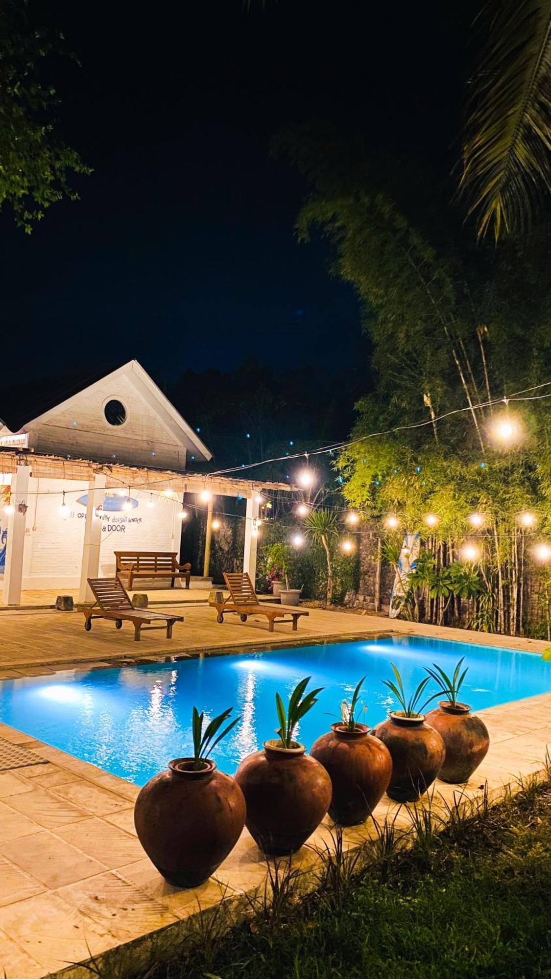 Pasir Putih Resort & Resto Maluk Bagian luar foto