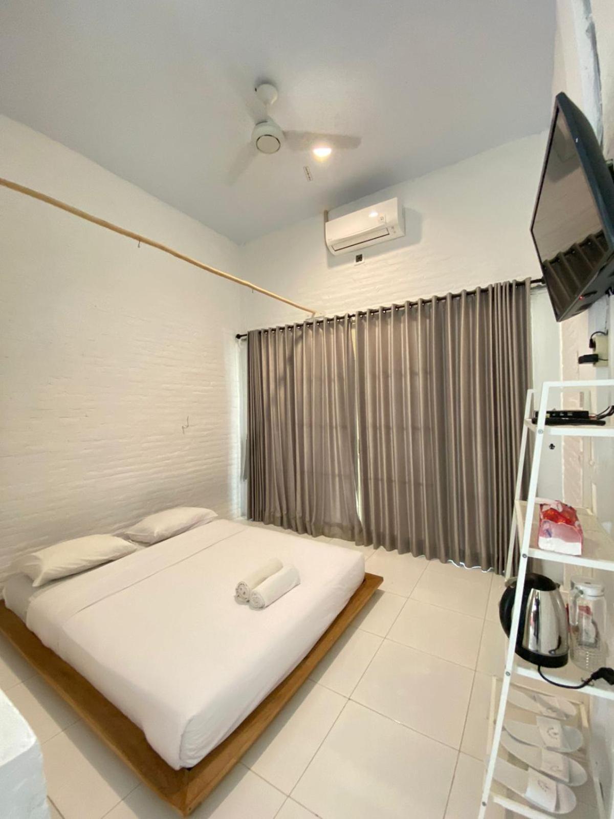 Pasir Putih Resort & Resto Maluk Bagian luar foto