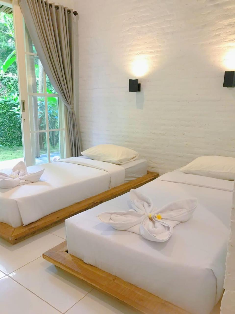 Pasir Putih Resort & Resto Maluk Bagian luar foto