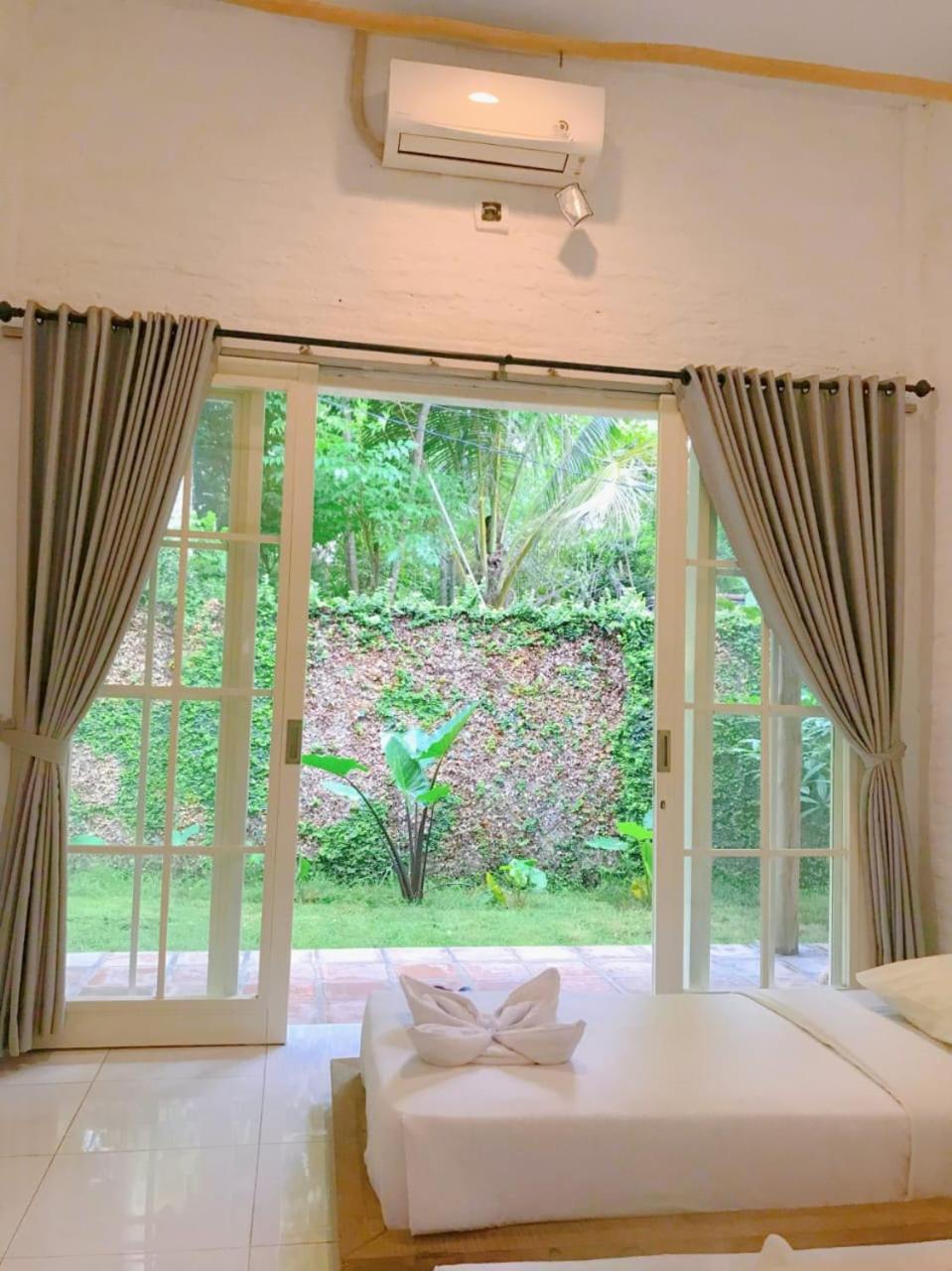 Pasir Putih Resort & Resto Maluk Bagian luar foto